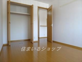 広島市安佐北区亀山９丁目のアパートの寝室|クローゼットあり