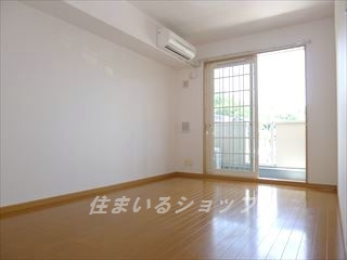 広島市安佐北区亀山９丁目のアパートの居間・リビング