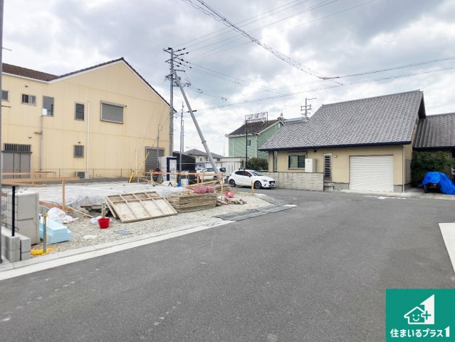 加古川市加古川町南備後　第6期　新築一戸建ての前面道路含む現地写真|周辺は落ち着いた街並みの住宅地！子育てがしやすい住環境です！まだ未完成ですが、現地でしかわからない事もございます。是非一度ご覧ください。