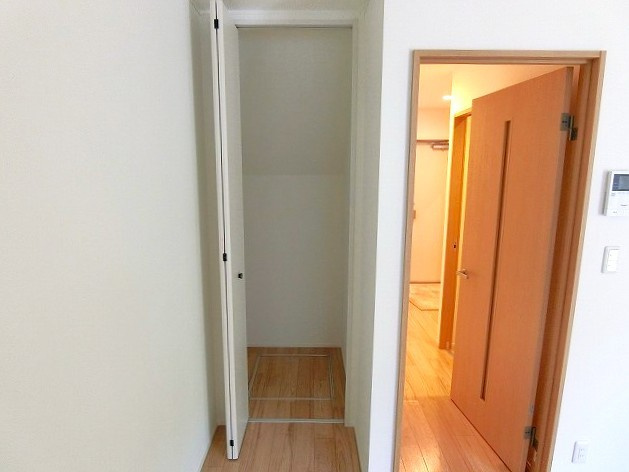 オリーブの木の収納|収納スペース豊富です