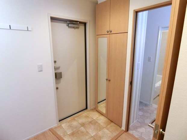 オリーブの木の玄関|きれいな玄関です