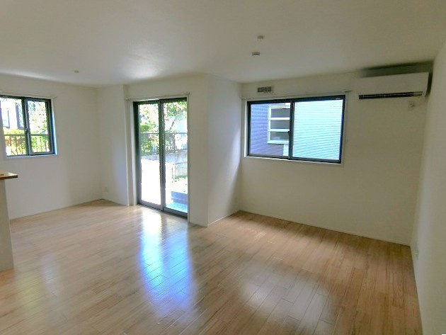 オリーブの木の居間・リビング|ゆったり過ごせる居間です