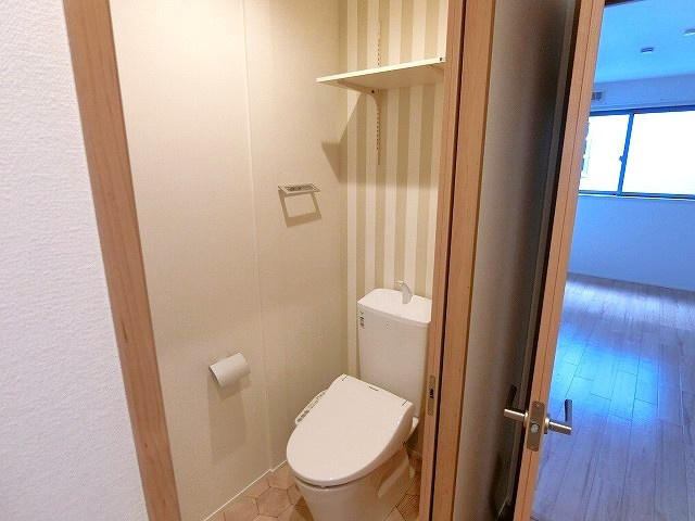 オリーブの木のトイレ|コンパクトで使いやすいトイレです