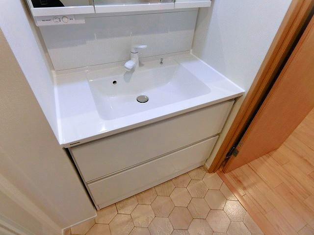 オリーブの木の洗面所|使いやすい洗面所です