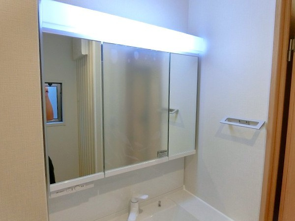 オリーブの木の洗面所|コンパクトで使いやすい洗面所