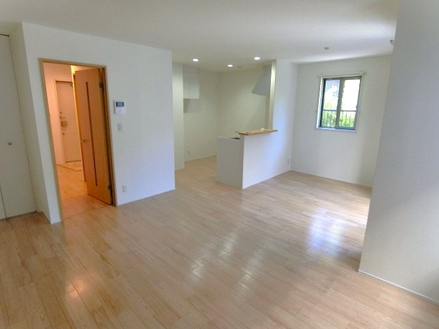 オリーブの木の居間・リビング|ゆったりとしたリビングです