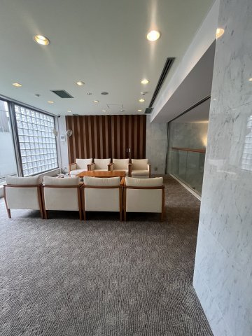新宿アインスタワーのエントランス