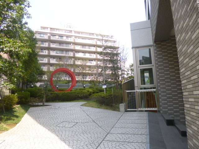 新宿アインスタワーの周辺