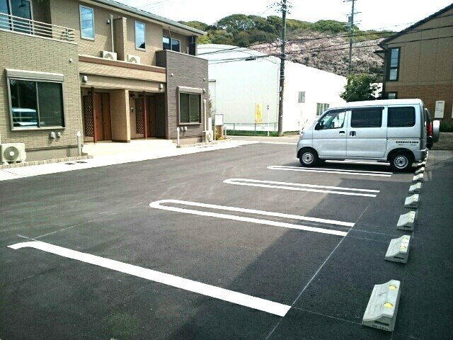 ブライト　フォレストの駐車場