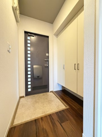 パールタウン岩田４６の玄関