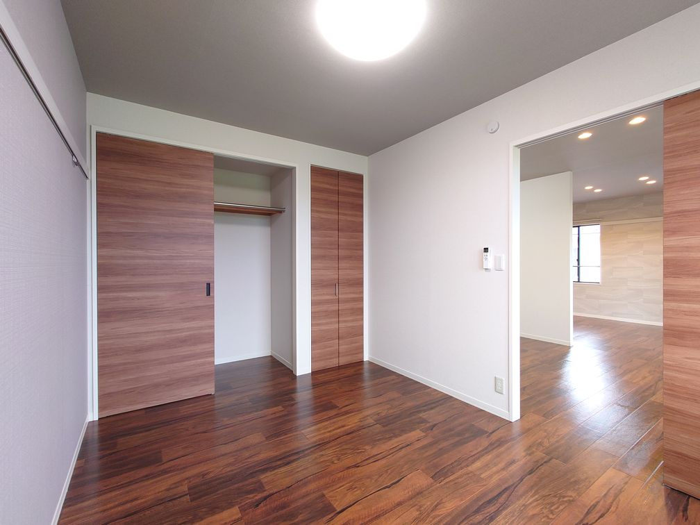 パールタウン岩田４６の洋室