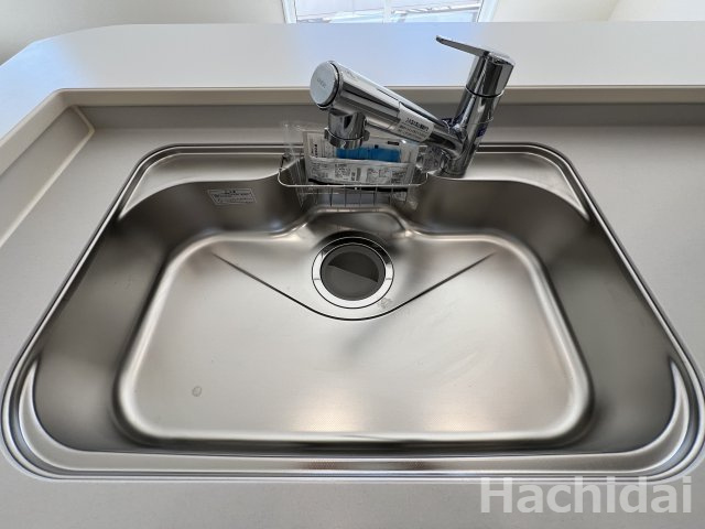 碧南市善明町1丁目　新築住宅＜2号棟＞|浄水器一体型水栓付きで、すっきりとしたシンクです。
