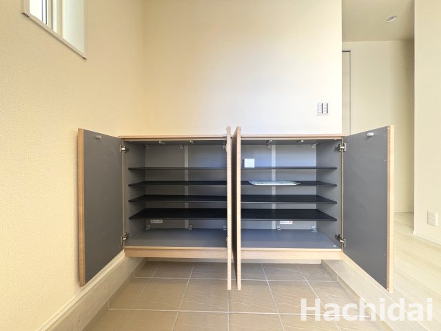 碧南市善明町1丁目　新築住宅＜2号棟＞の収納|シューズボックス付きです。