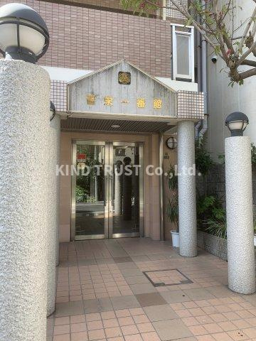晋栄一番館のエントランス|建物の内部です