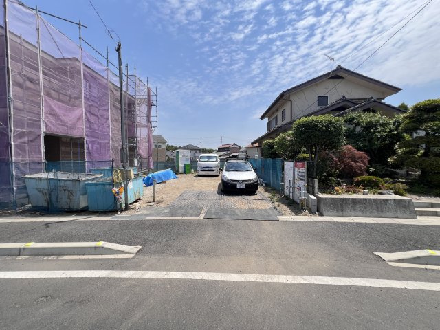 新築　藤岡市岡之郷1期　１号棟の駐車場|現地写真　駐車スペースは並列2台分可能です！
