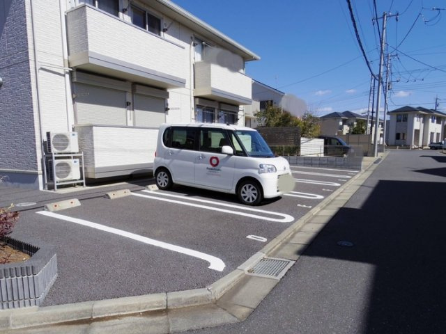 フォレストヒルズの駐車場