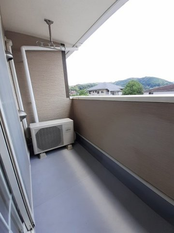 セレッソのバルコニー|暖かな日差しのふりそそぐバルコニー