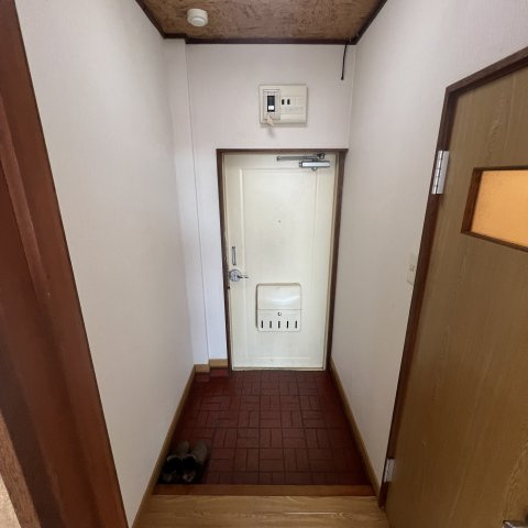 ハイツジャイケの玄関
