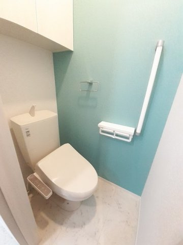 カーサ・ヒカリ十日市　Ａのトイレ|ゆったりとした空間のトイレです