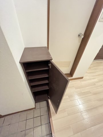 プレタメゾン岡本の玄関
