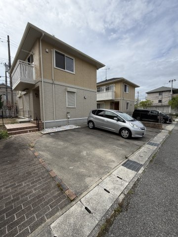 多井畑南町戸建賃貸の駐車場
