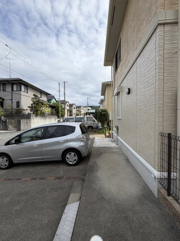 多井畑南町戸建賃貸の駐車場