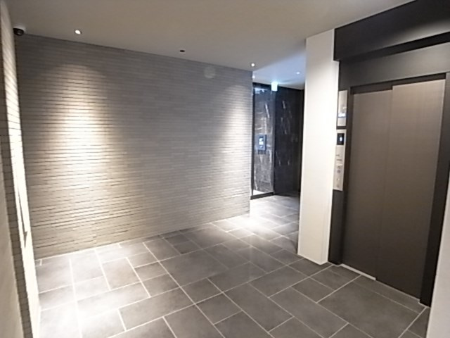 ファーストフィオーレ神戸駅前のロビー