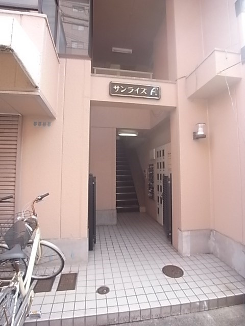 サンライズAのエントランス