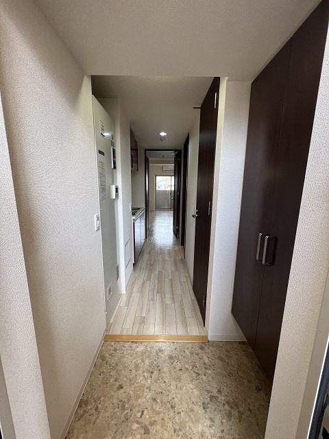 インベスト塚口S-FRONTの玄関