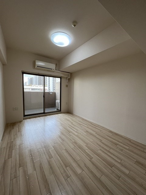 インベスト塚口S-FRONTの居間・リビング