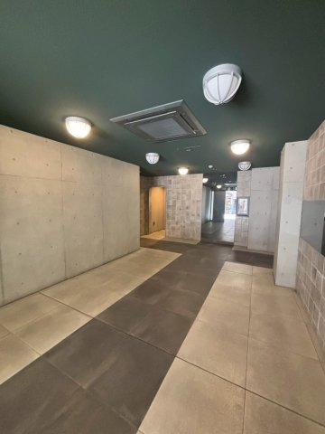 WORVE大阪本町のロビー