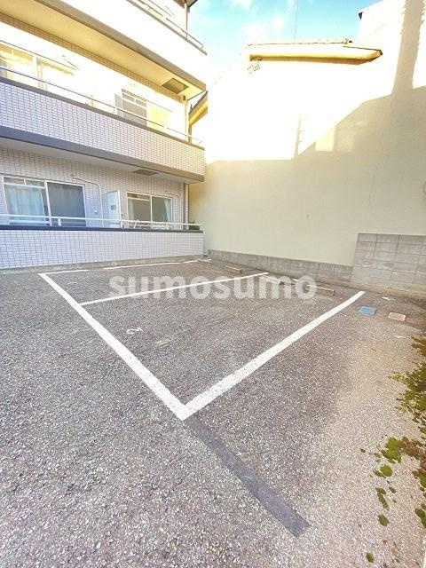 EXE武庫川の駐車場