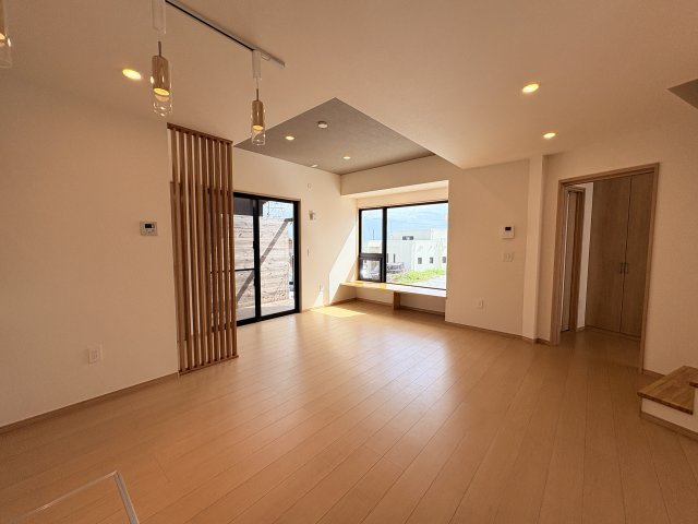 【RC新築】南城市玉城前川新築戸建ての居間・リビング