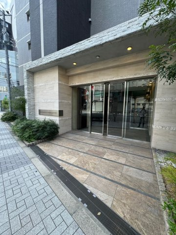 TLRレジデンス本町WESTのエントランス