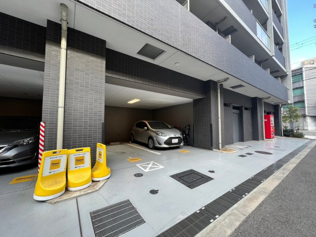 TLRレジデンス本町WESTの駐車場