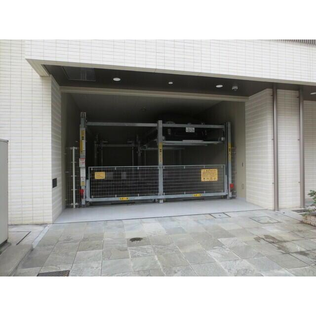 フレアージュ恵比寿の駐車場