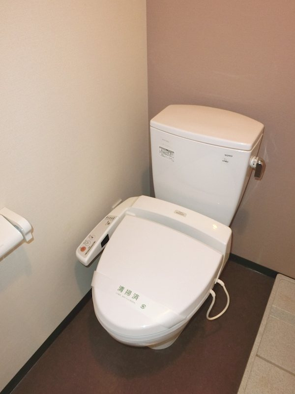 新品家具付きマンション不老町4(KaGood神奈川)のトイレ