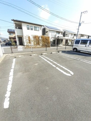 【駐車場】 | サンリット | 車をお持ちの方に嬉しい駐車場付きの物件です