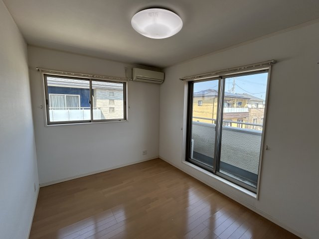 小松島市横須町18-29の洋室