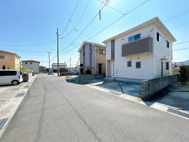 小松島市横須町18-29の前面道路含む現地写真