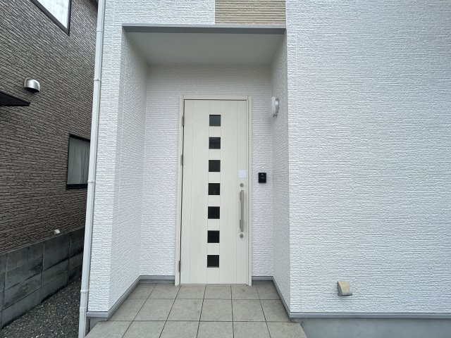 小松島市横須町18-29の玄関