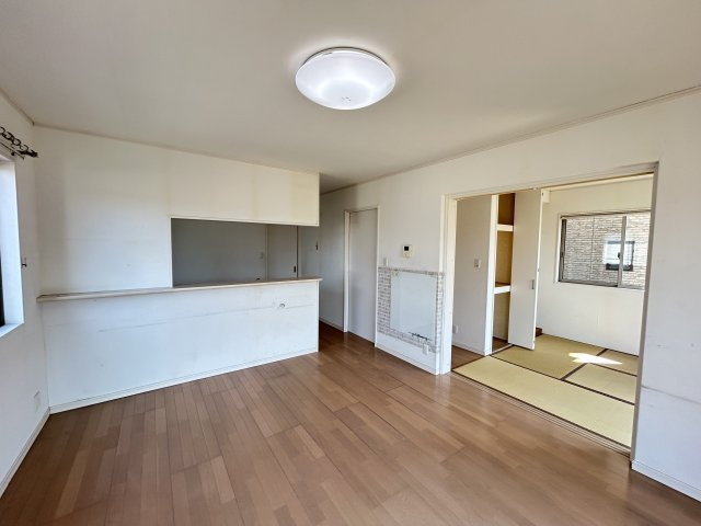 小松島市横須町18-29の居間・リビング