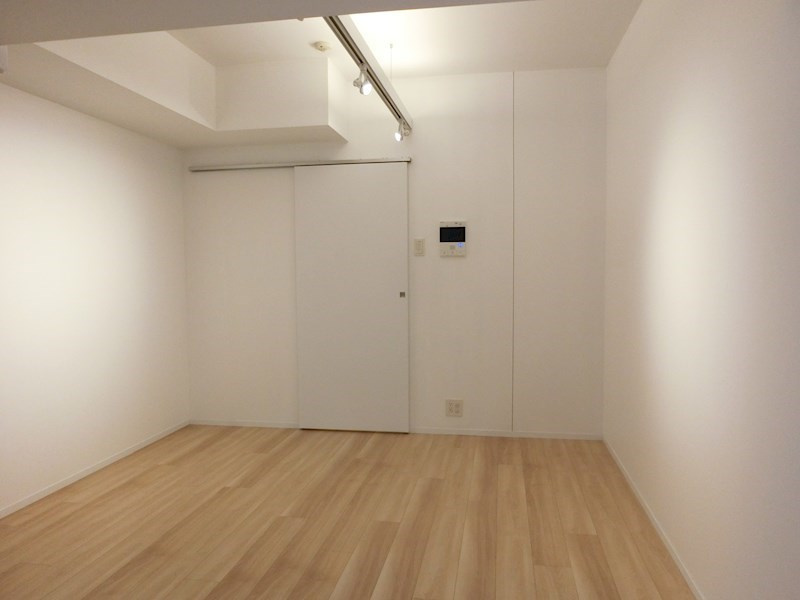 新品家具付きマンション東田町2(KaGood神奈川)の居間・リビング
