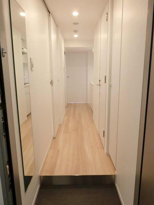 新品家具付きマンション東田町2(KaGood神奈川)の玄関