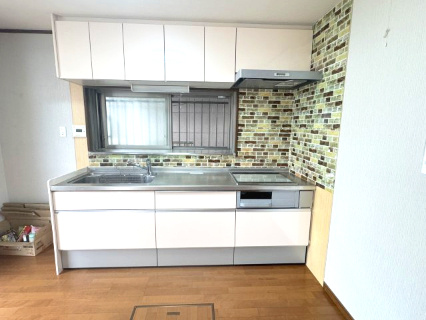 阪南市下出中古戸建のキッチン|初めてのマイホームにもおすすめの一邸です