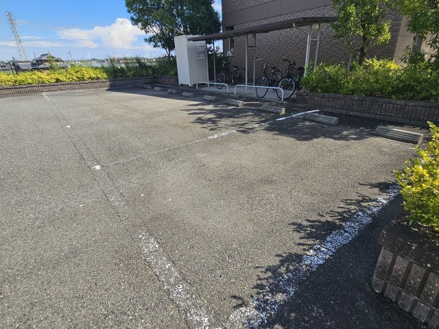 ルミナスコートⅡの駐車場