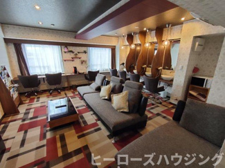 【居間・リビング】 | モテナプリーズ（シェアハウス） | 女性用パウダースペース付リラックスルーム