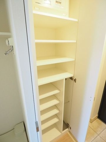 レジディア笹塚Ⅱの玄関