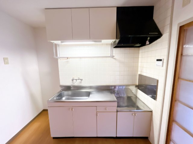 ハイツ江端のキッチン|反転間取り