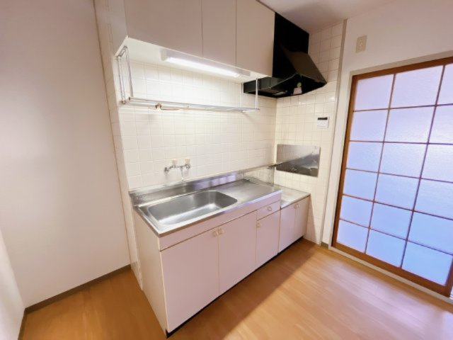 ハイツ江端の居間・リビング|別部屋反転間取りのお写真となります。